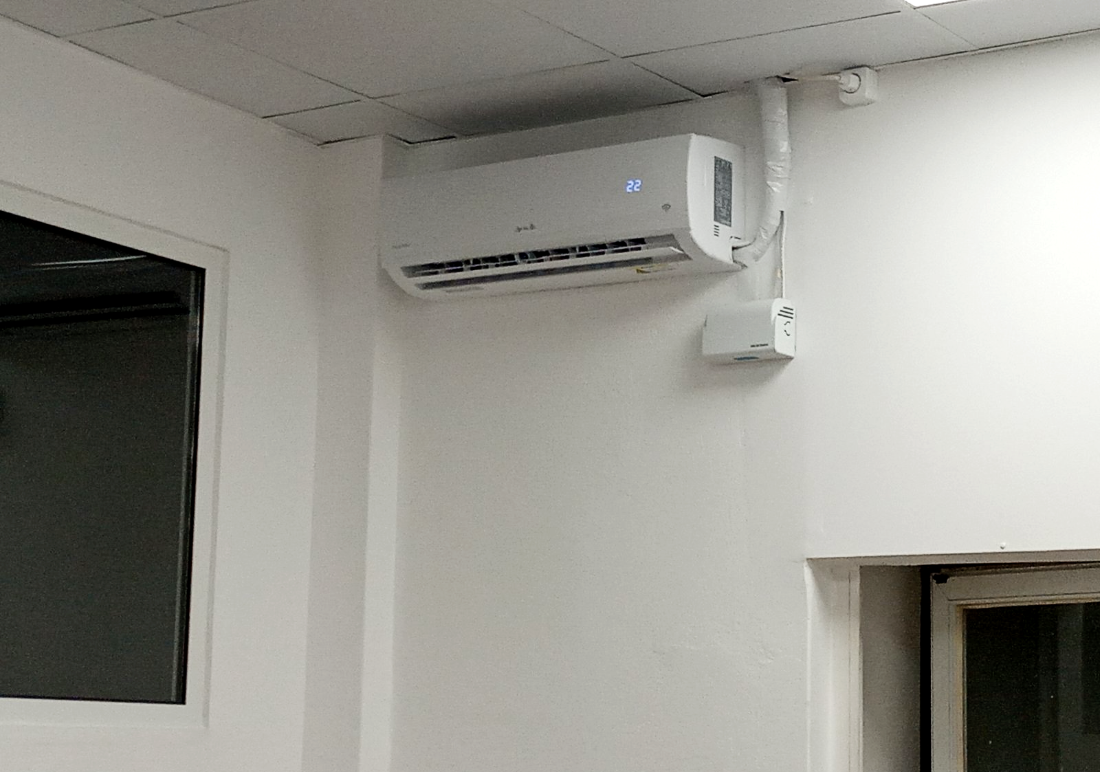 Φωτογραφία για ψυκτικός Αττική: Συντήρηση AC, έλεγχος φίλτρων, ψυκτικού υγρού και κυκλοφορίας αέρα, διασφαλίζοντας σταθερή θερμοκρασία και άνεση στον χώρο.